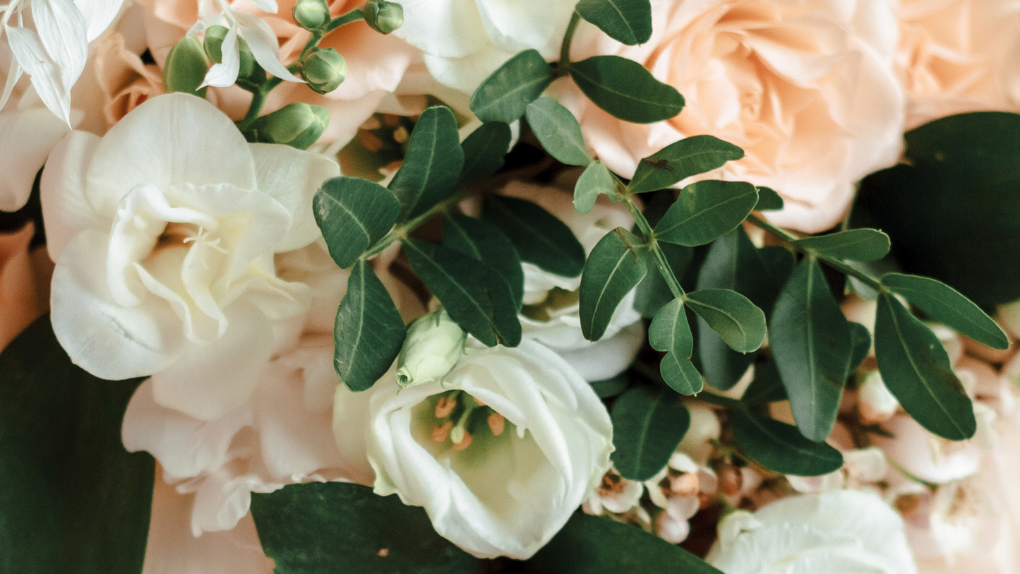 keepsake jewelry ideas besides breastmilk such as dried flowers, ash, formula, sand, sea glass, funeral flowers, baby teeth, etc. that make gorgeous jewelry pieces